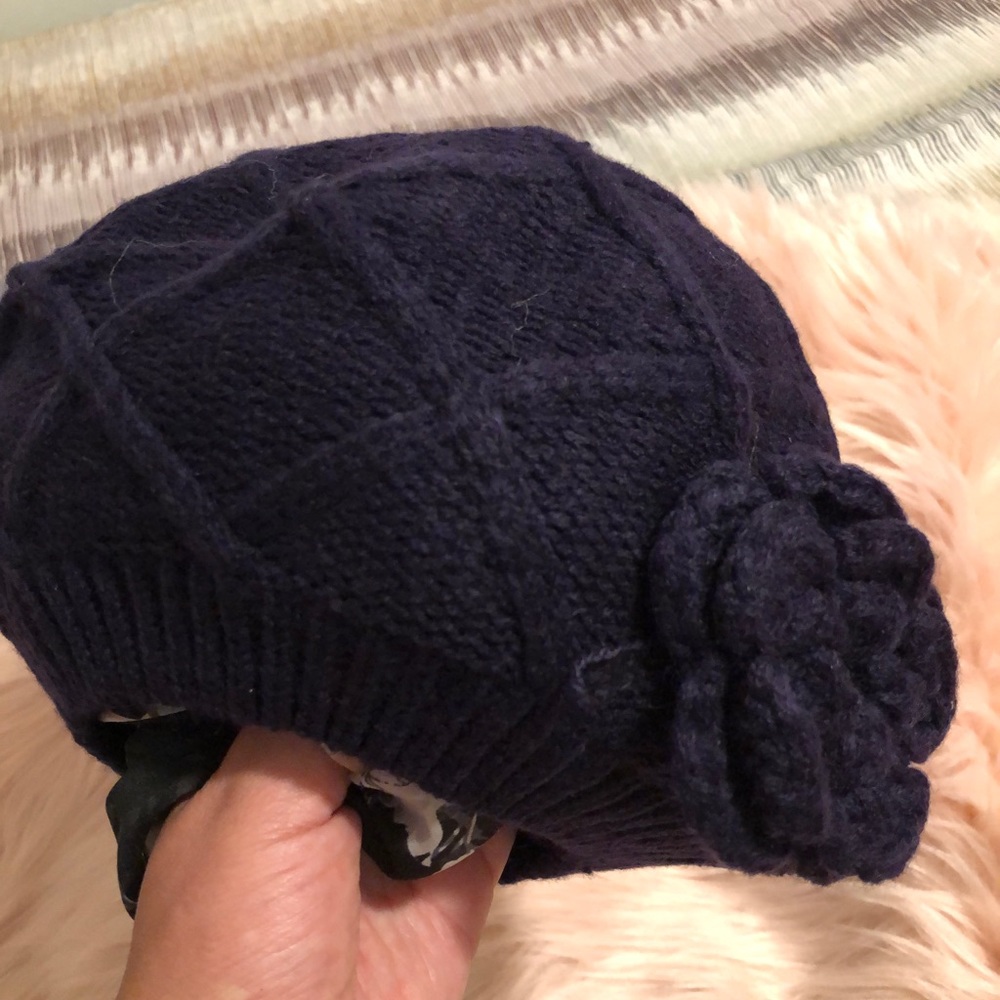 Women’s black beret